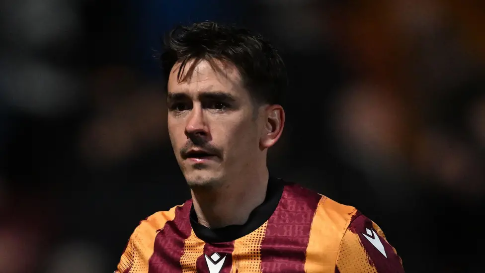 Mantan penyerang Bradford Walker menandatangani kontrak dengan Grimsby