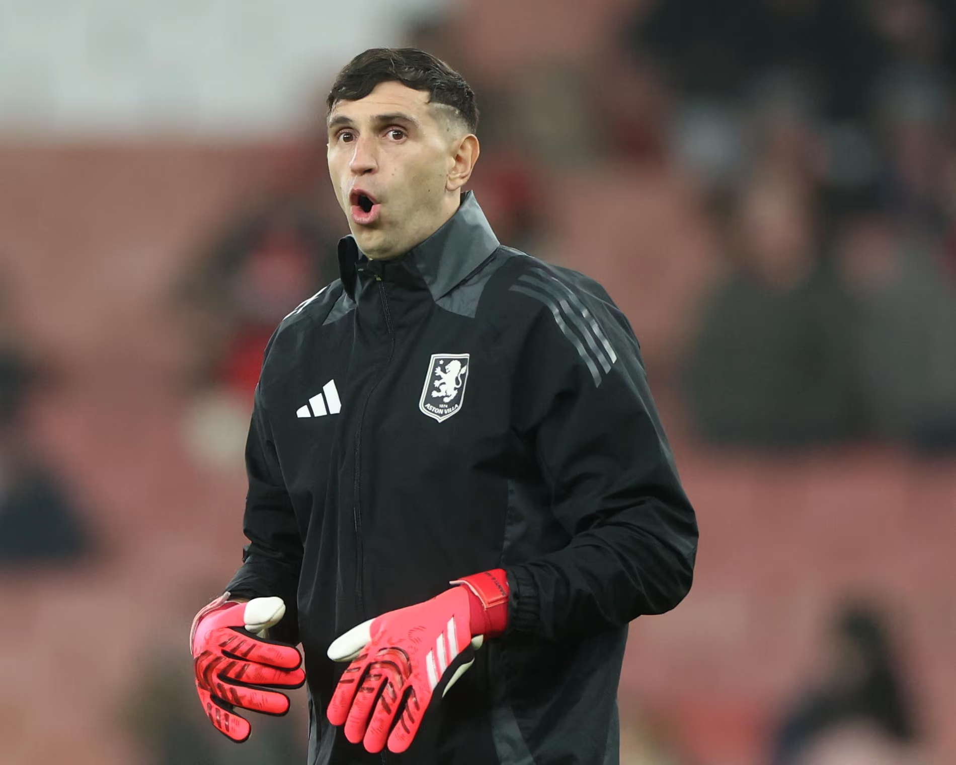 Rumor transfer sepakbola: Emiliano Martínez ingin bergabung dengan Manchester United?