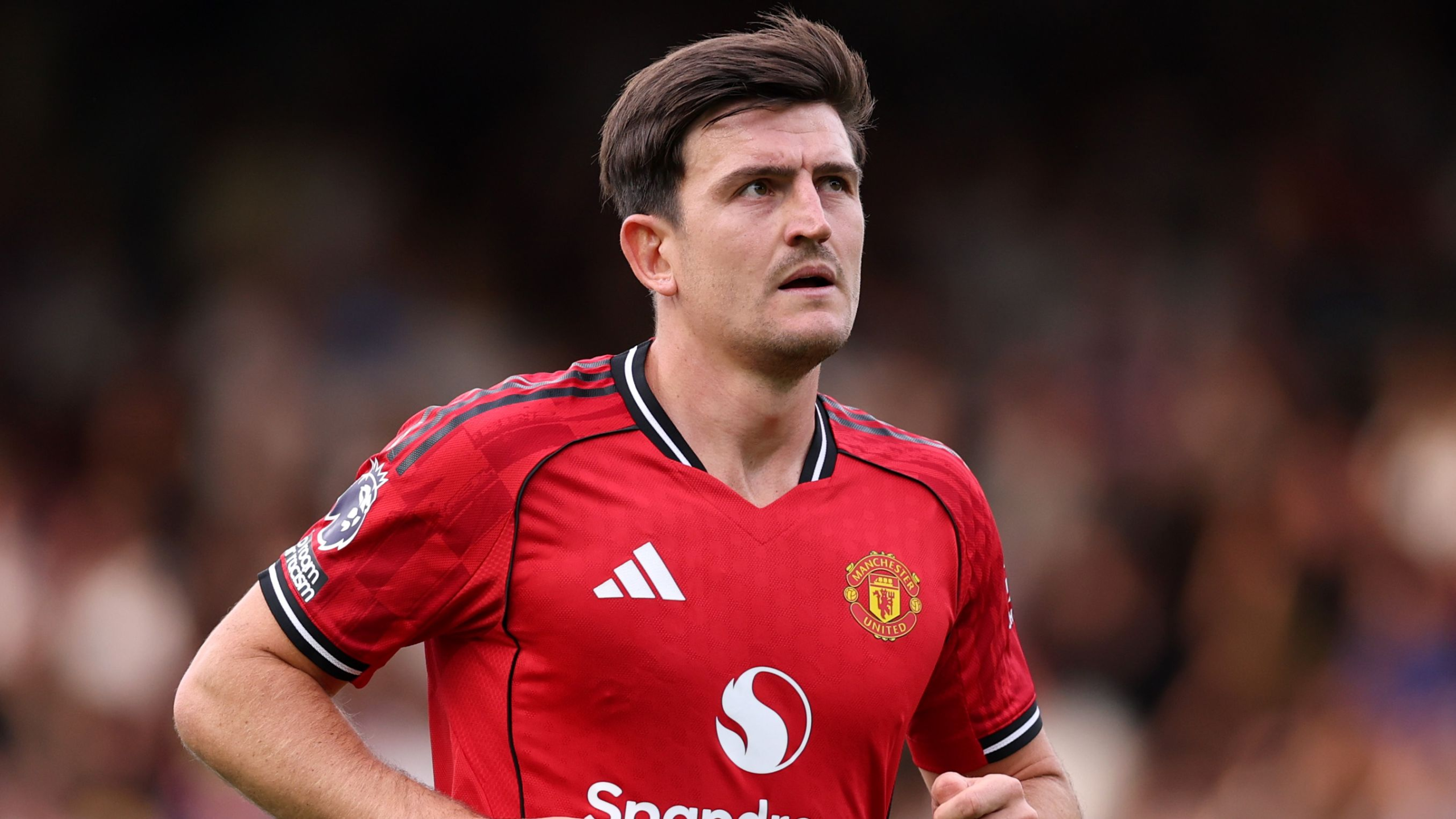 Harry Maguire akan bertahan! Man Utd membuka pembicaraan mengenai kontrak baru untuk bek tengah, dengan Setan Merah mengagumi ‘kepemimpinan’ sang bek veteran.