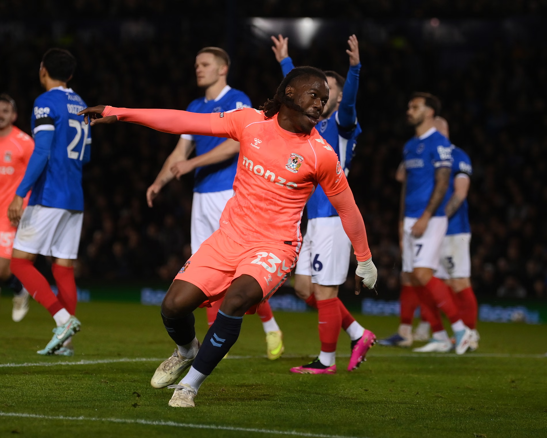 Rangkuman Kejuaraan: Dua Gol Thomas-Asante Perbesar Keunggulan Coventry