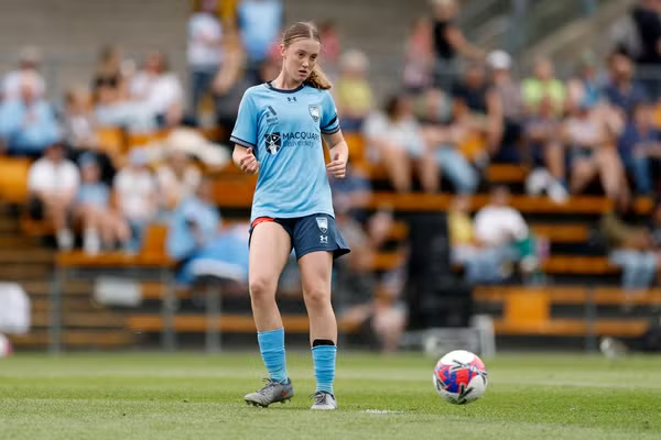 Bek Sydney FC berusia 14 tahun mencetak rekor liga baru